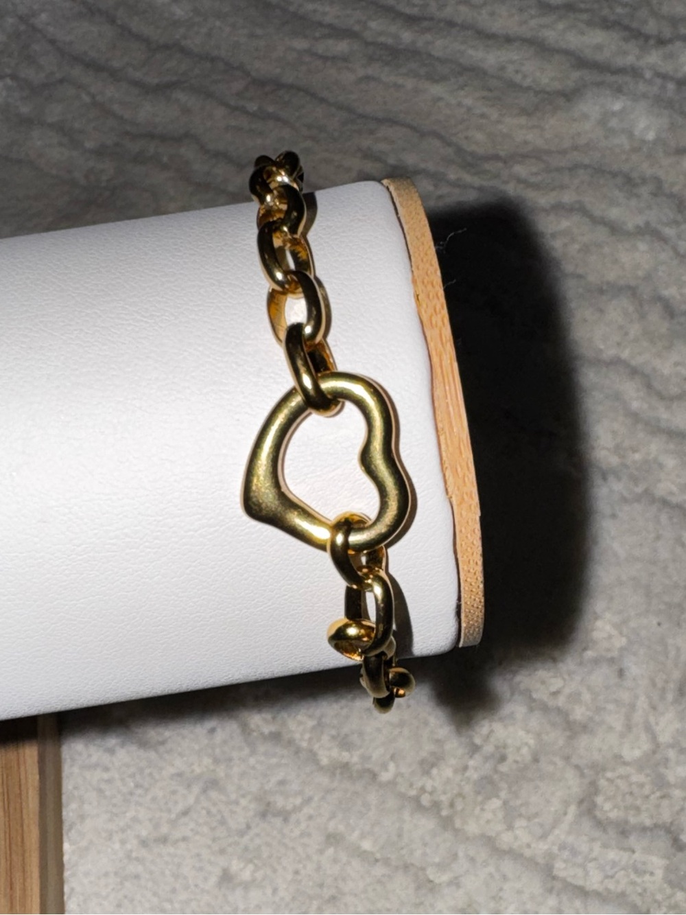 Gold Heart Link Bracelet - Elegant Women's Jewelry